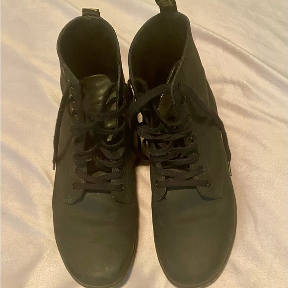 Dr Martens flat sole boot - Picture 2 of 5